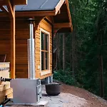 Forest Ainola Next To Nuuksio National Park, In Addition Hot Tub And Breakfast