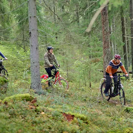 Forest Ainola With View Next To Nuuksio National Park בקתה